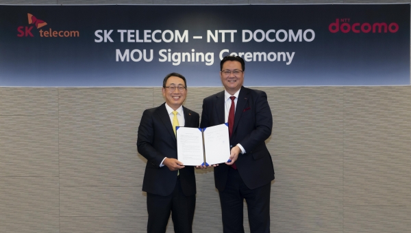 SK텔레콤은 일본 1위 이동통신 사업자 ‘NTT도코모’와 ICT 사업 협력을 위한 업무협약(MOU)을 체결했다고 21일 밝혔다. ⓒSKT