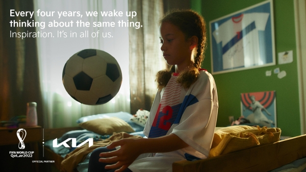 월드컵 ‘오피셜 매치볼 캐리어’ 참가를 기대하고 있는 어린이의 모습. ⓒ 기아