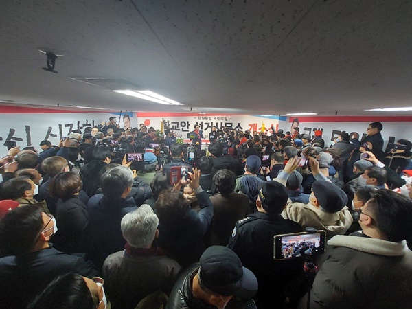 국민의힘 전당대회가 3·8로 예정된 가운데 19일 서울 여의도 대하빌딩에서 황교안 전 대표 선거사무소 개소식이 열리고 있다.ⓒ시사오늘