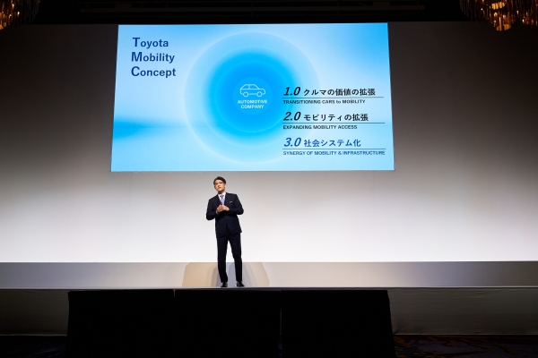 사토 코지 토요타 CEO가 지난 7일 도쿄에서 열린 ‘신 체제 사업 설명회’에서 경영 전략을 발표하는 모습. ⓒ 토요타자동차