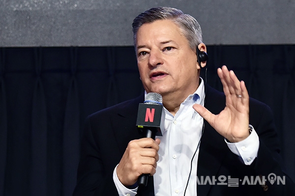 22일 열린 ‘넷플릭스와 한국 콘텐츠 이야기’에서 발표 중인 테드 서랜도스 CEO. ⓒ사진 사진공동취재단