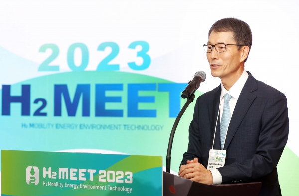 13일 경기 고양시 킨텍스에서 열린 H2 MEET 2023 개막식에서 강남훈 H2 MEET 조직위원장이 개회사를 하고 있다.