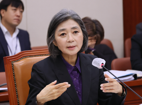 김행 여성가족부 장관 후보자가 5일 국회에서 열린 인사청문회에서 의원 질의에 답변하고 있다.ⓒ연합뉴스