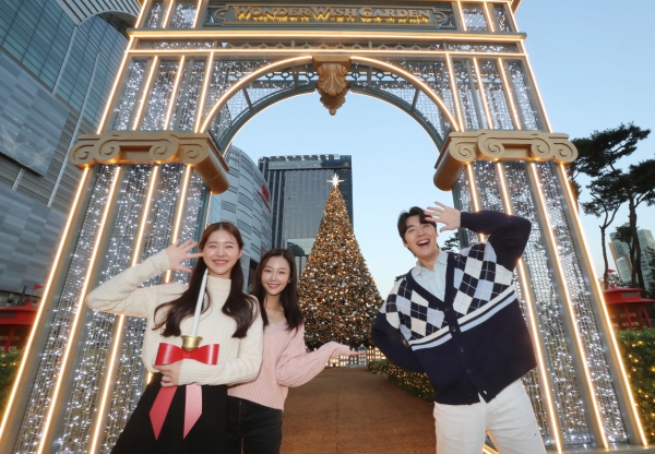 [사진2] 롯데월드타워 크리스마스 ‘원더 위시 가든’의 시크릿 게이트
