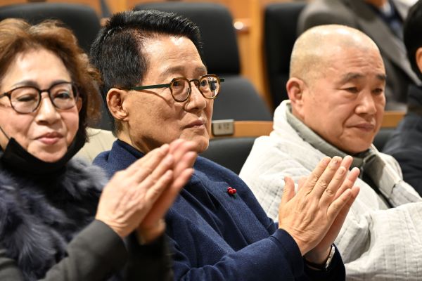 박지원 전 국정원장이 1월 18일 오후 광주 동구 전일빌딩245에서 열린 ‘김대중의 말 북콘서트’에 참여하고 있다. ⓒ뉴시스
